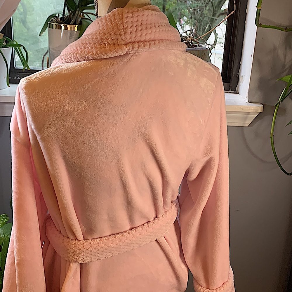 Robe - Picture 4 of 4